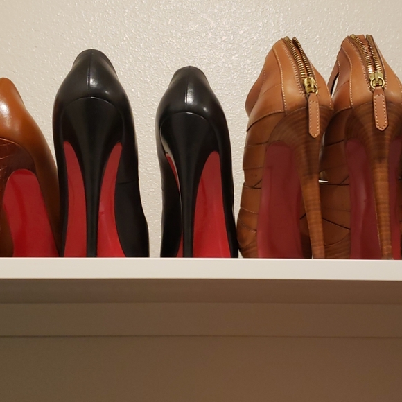 Loubutin - Picture 1 of 7